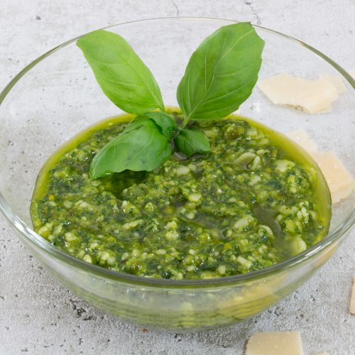 Basilikum-Pistazien-Pesto